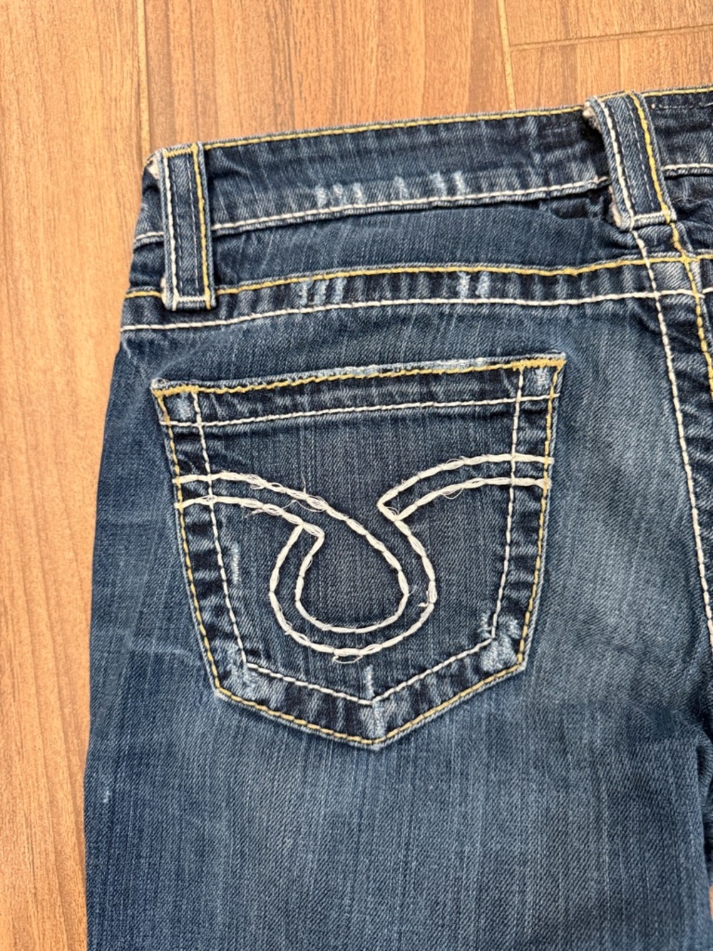 Dark Wash Women's Slim Straight Jeans. Waist 16”. Rise 8”. Inseam 32” - Picture 10 of 13